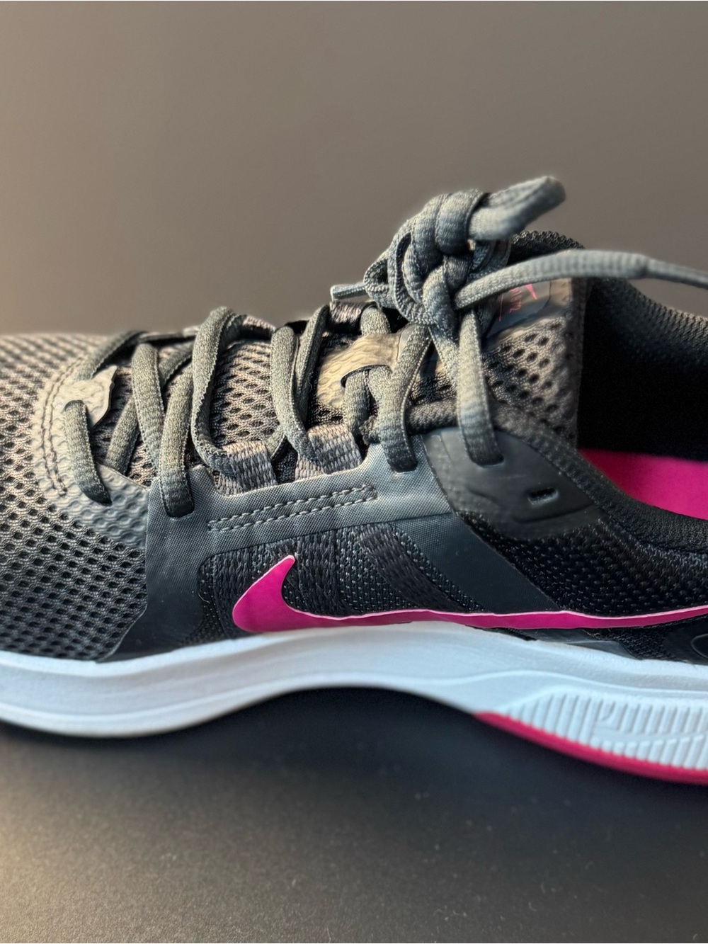 Nike Women's Dark Gray and Pink Motion Running Shoes Size 11 - Picture 5 of 12